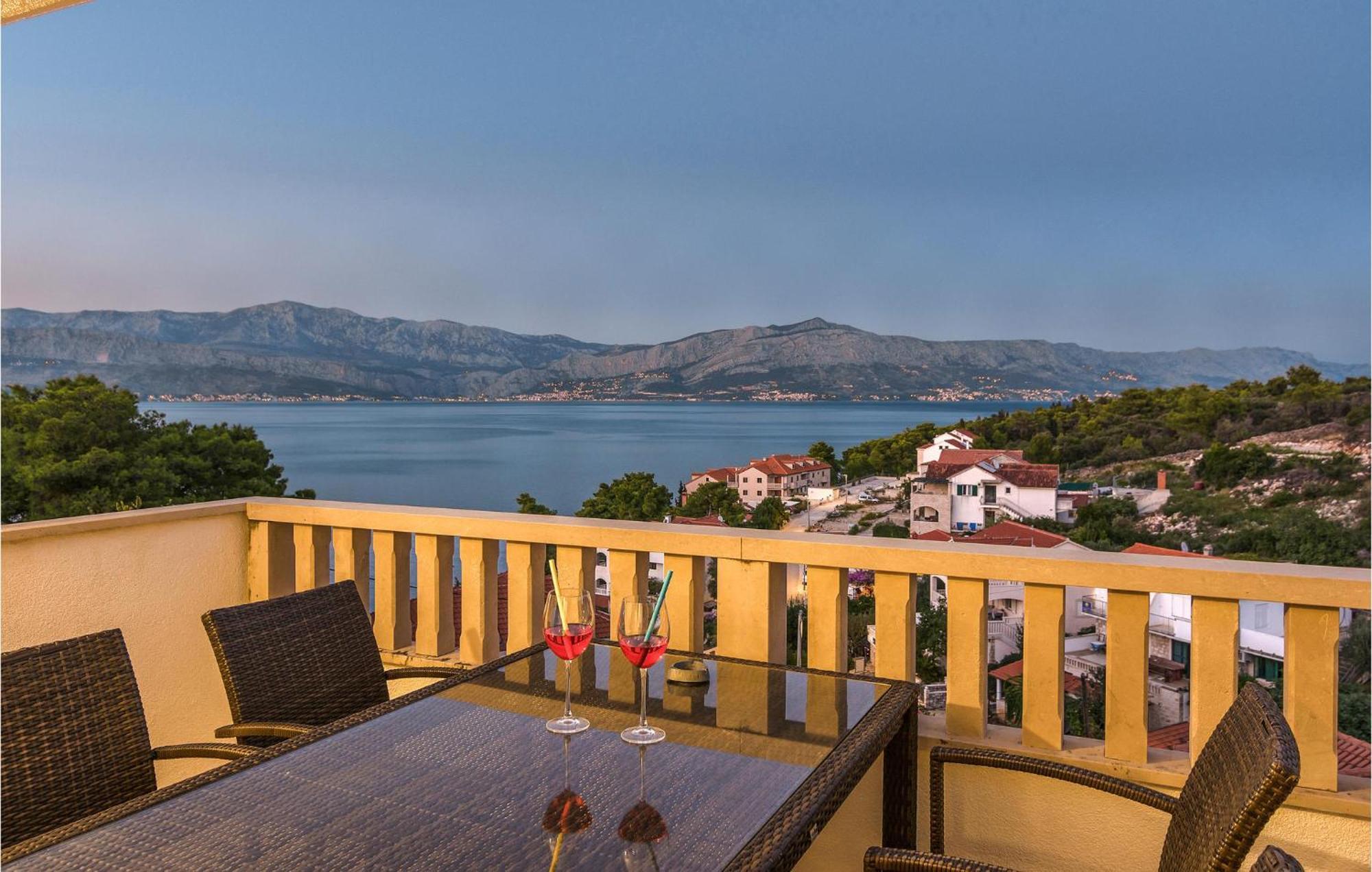 Nice Home In Postira With Outdoor Swimming Pool Eksteriør billede